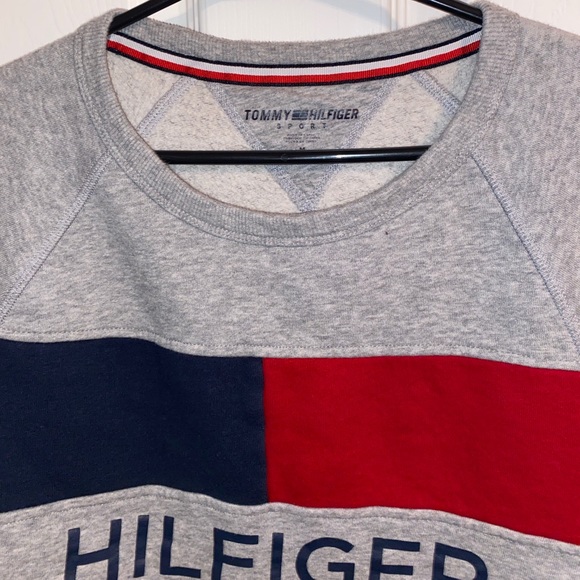 Tommy Hilfiger Crewneck - Picture 2 of 2